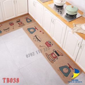 Thảm Lót Sàn Nhà Bếp: Tấm thảm lót sàn nhà bếp sẽ giúp cho các hoạt động nấu nướng hàng ngày của bạn dễ dàng hơn. Chất liệu chống trơn trượt, chống thấm nước và dễ dàng vệ sinh sẽ giúp cho tầng sàn của bạn luôn sạch sẽ và an toàn.