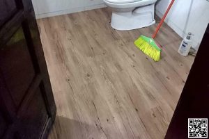 Vệ sinh thảm lót sàn nhà tắm thường xuyên
